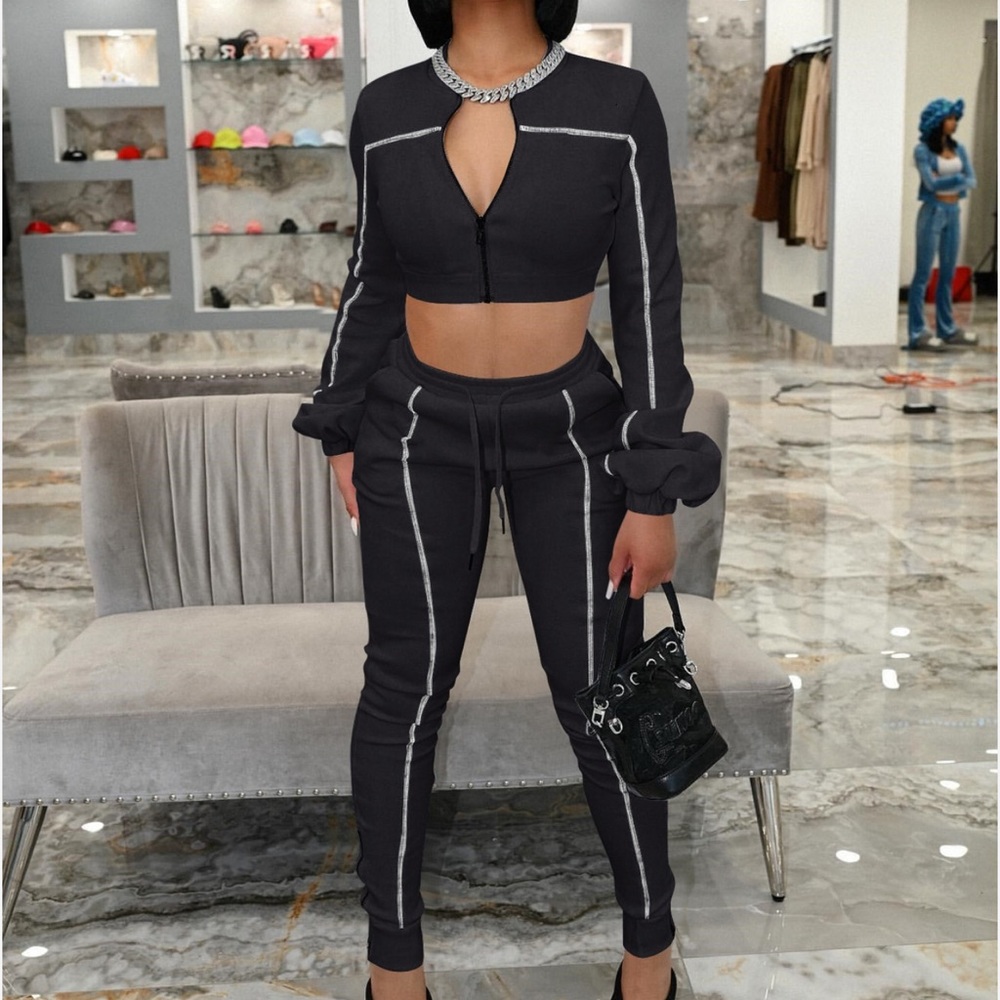 Stylist 2 Piece Set! Can Be dressed Up Or Down!